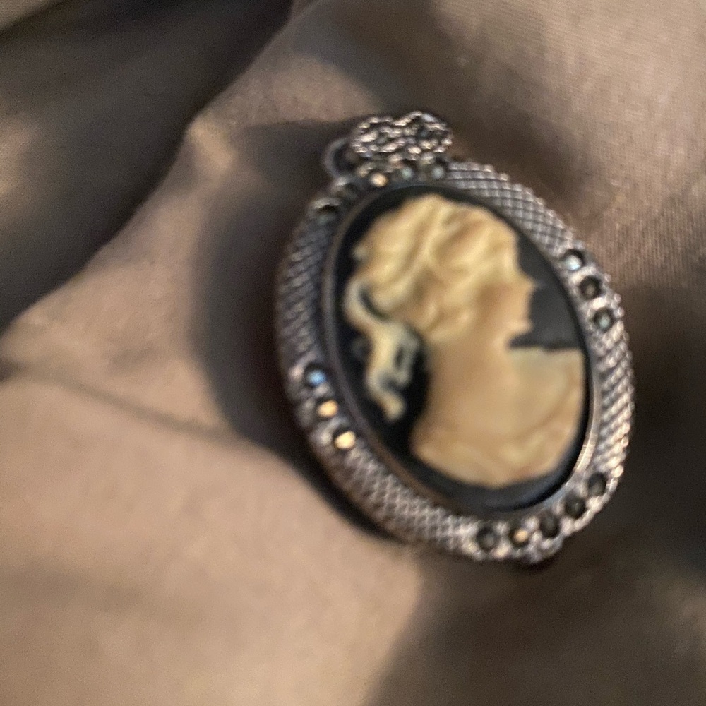 Cameo watch pendant/locket